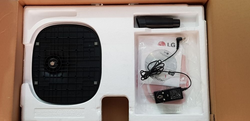 Монітор LG 22W35AA