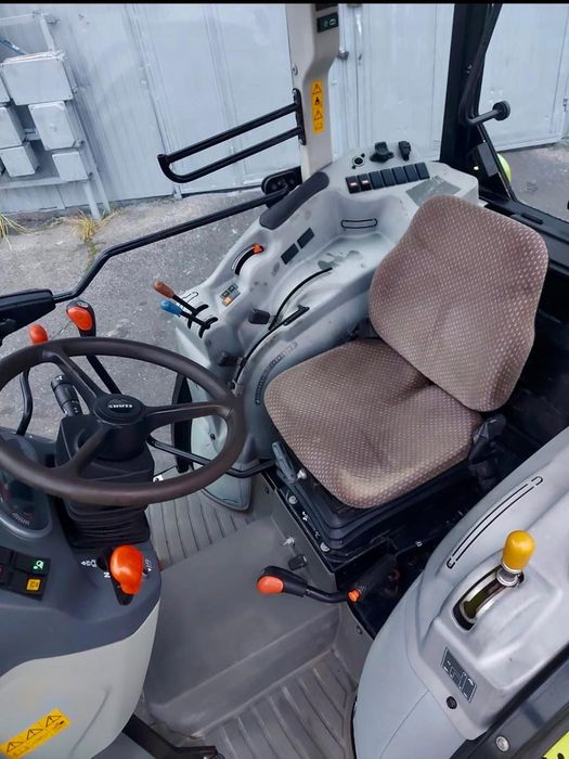 Ciągnik sadowniczy sadownik Class Nexos 230 F