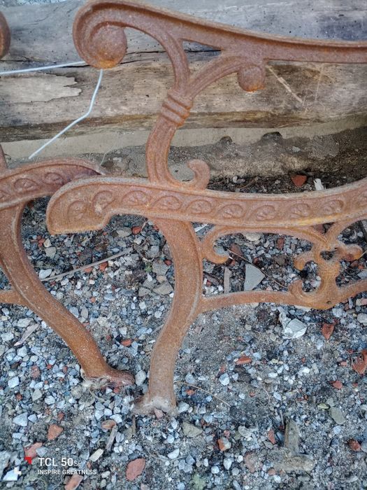 Pernas para banco de jardim em ferro fundido.