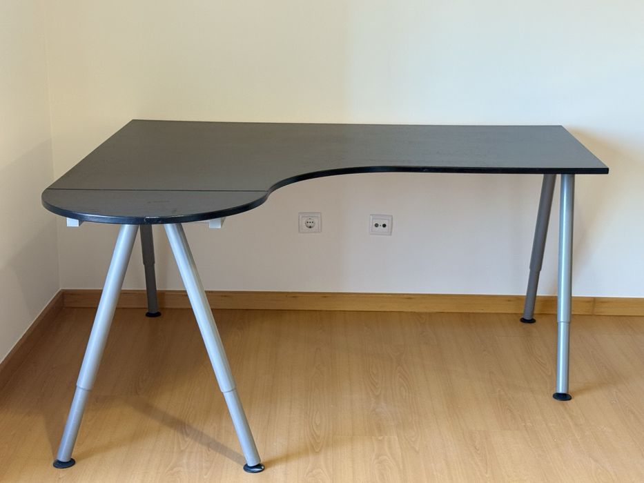 Secretária de Canto Ergonómica IKEA