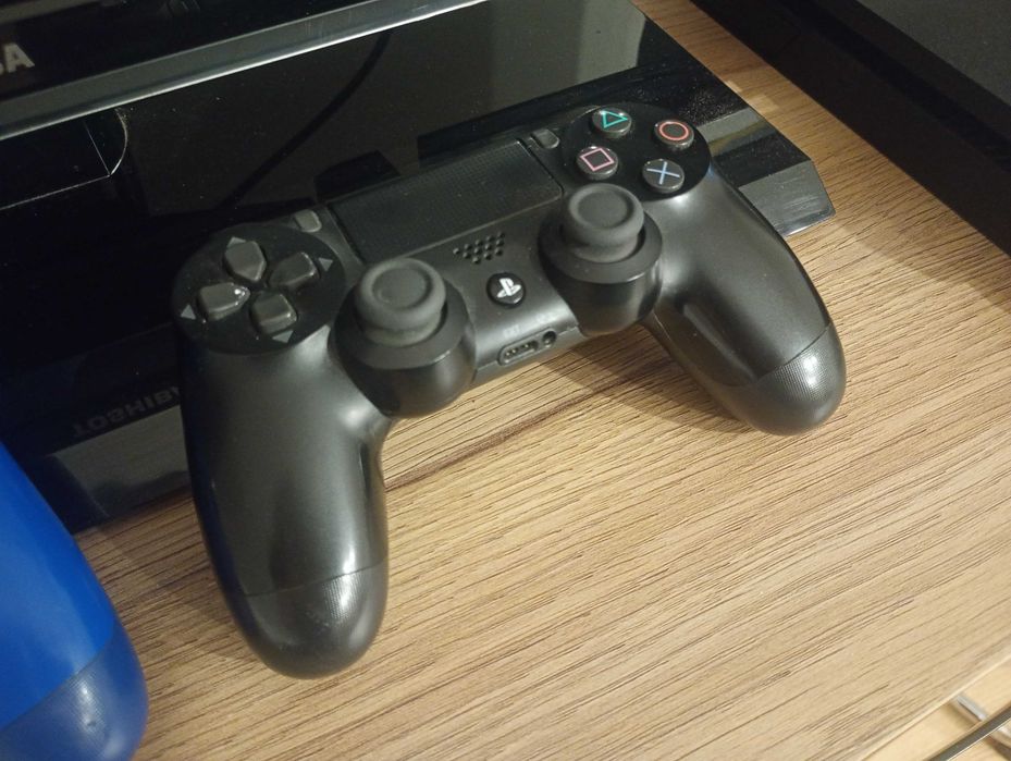 Konsola PlayStation 4 PS4 Slim 1TB + 2 pady + okablowanie KOMPLET SPRAWNA
