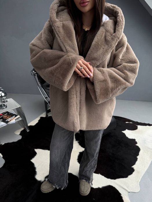 Шуба мутон з капюшоном зимова