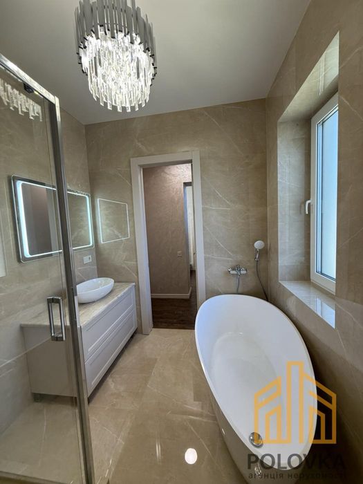 БЕЗ КОМІСІЇ Продаж 3-кімнатного таунхаусу з гаражем у центрі міста