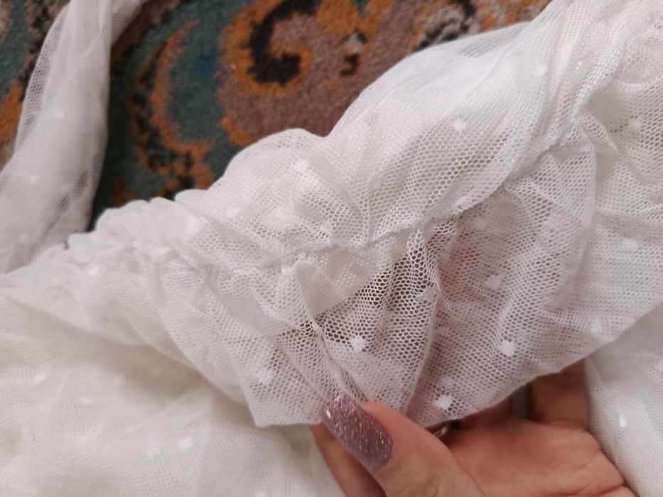 Сукня біла в сіточку