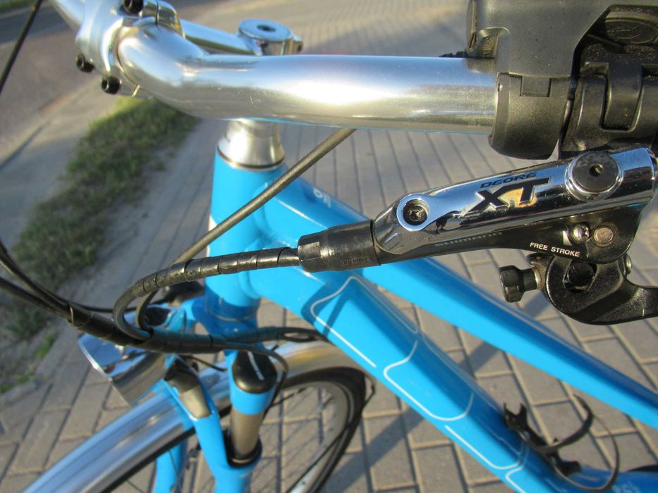 Śliczny rower elektryczny Cube  koła 28 silnik Bosch