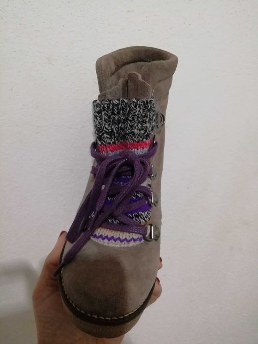 Botas modernas como novas