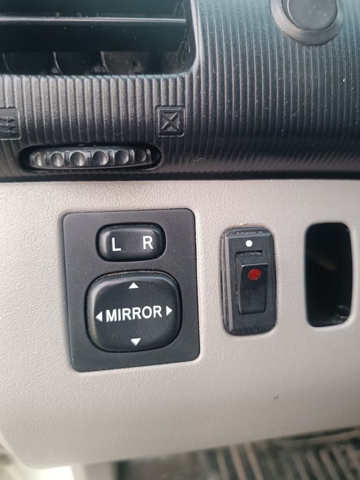 Mitsubishi L200 4x4 2010 Documentos alemães.