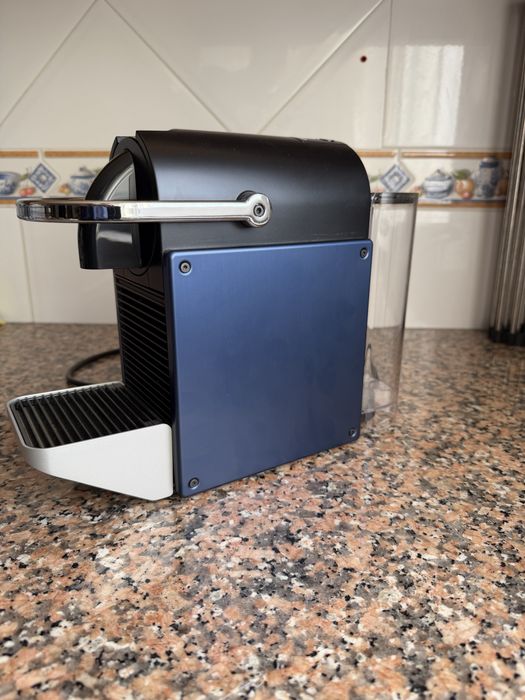 Máquina de Café Nespresso Pixie (Azul Escuro / Dark Blue) - Praticamente Nova