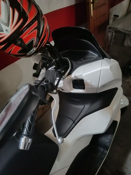 PCX 125- Moto impecável usada apenas para ir e vir ao trabalho