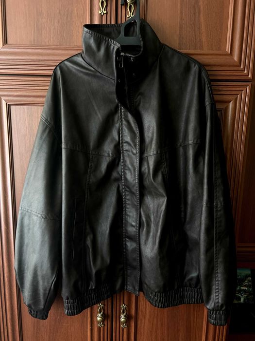 Шкіряний бомбер Bershka