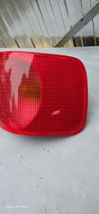 Lampa Prawa Tył Tylne W Błotniku Audi 80 B4 Sedan