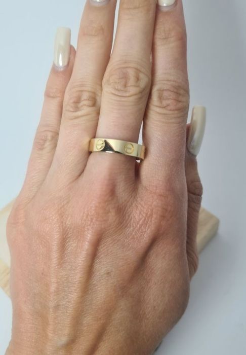 Złoty pierścionek obrączka typu Cartier śrubki p. 585