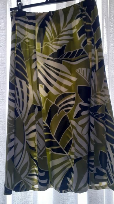 Saia midi malha de seda forrada marca italiana