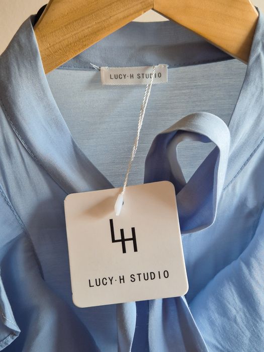 Elegancka koszula damska oversize baby blue z falbanką kokardą wiosna