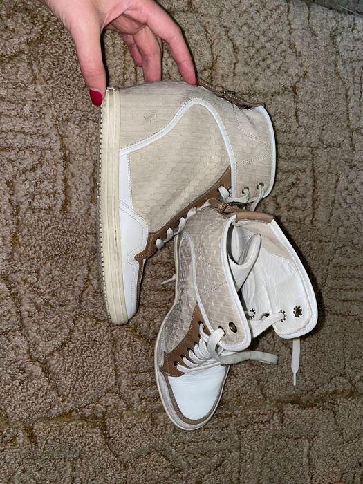 Продам  кожаные сникерсы Hogan