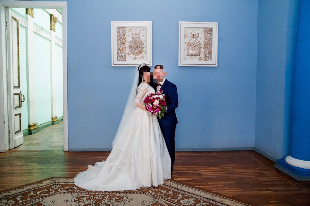 Продам шикарное свадебное платье с шлейфом