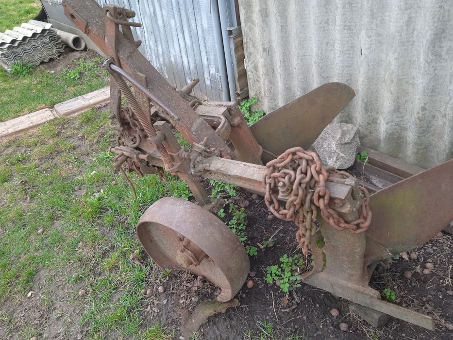 Плуг  двохкоРпусний