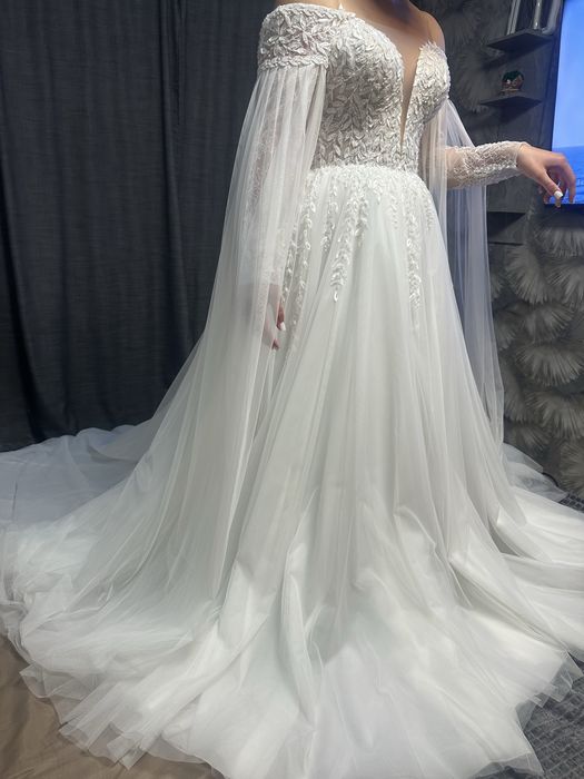 Нова весільна сукня