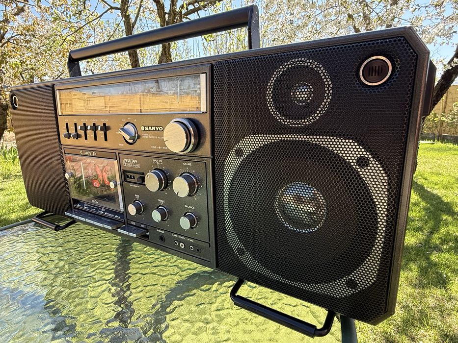 Продам магнитолу Sanyo M 9998LU