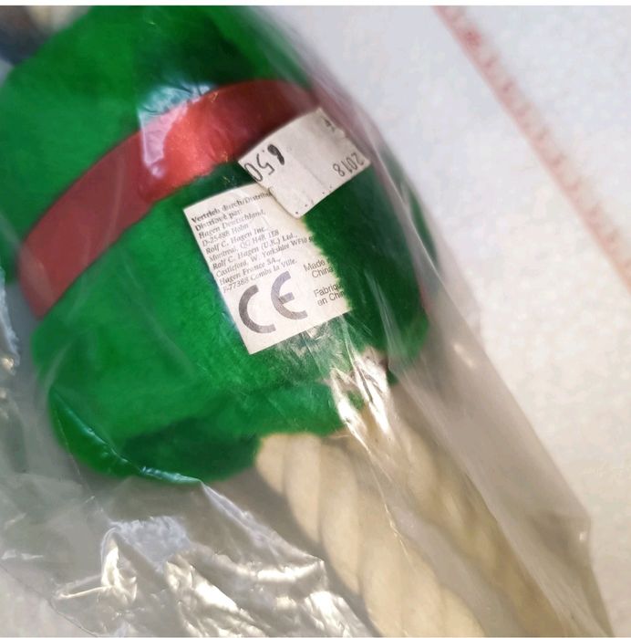 Brinquedo para cão com formato de presente marca Dogit