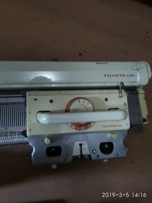 Продам вязальную машину тойота