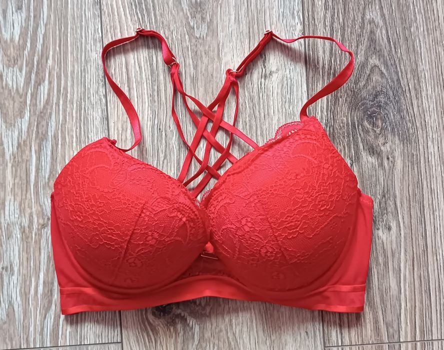Czerwony biustonosz| ozdobne plecy| 34C/75C