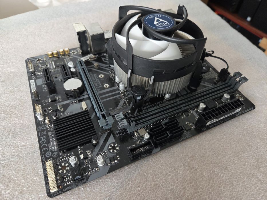 Комплект s1151 Gigabyte H310M S2H 2.0 + i3-8100 материнка і процесор