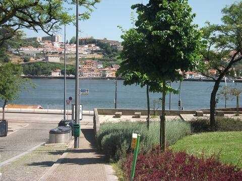 Apartamento T2 (junto ao rio Douro - Porto)