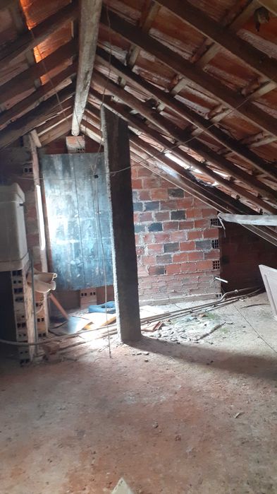 Prédio para Remod.ou alterar para um bloco de apartamentos em Torres Vedras