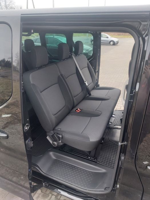 Wynajem busa 9-osobowego.