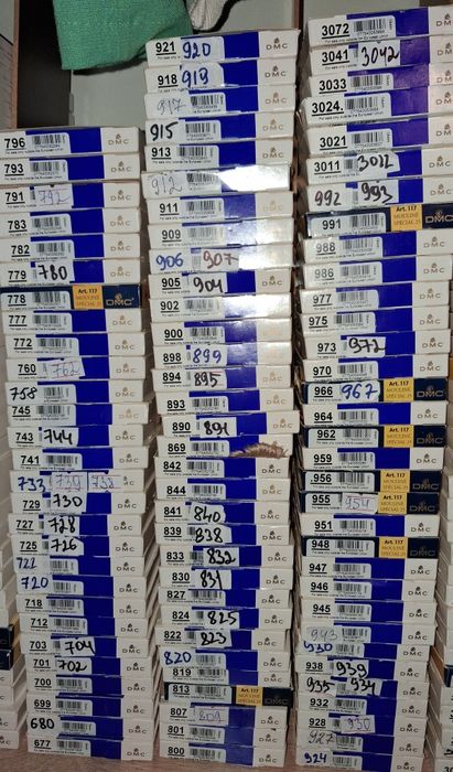 Муліне DMC ,   є багато кольорів