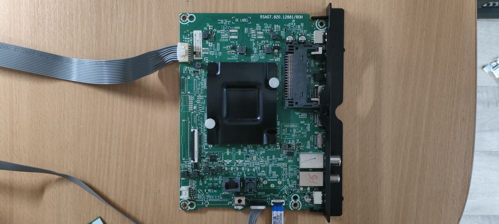 Телевизор Hisense 65e7kq на запчасти