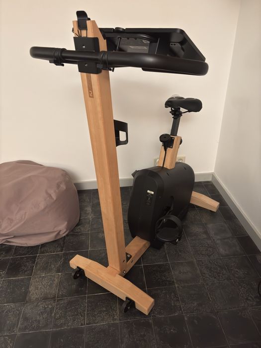 Bicicleta em madeira de faia.