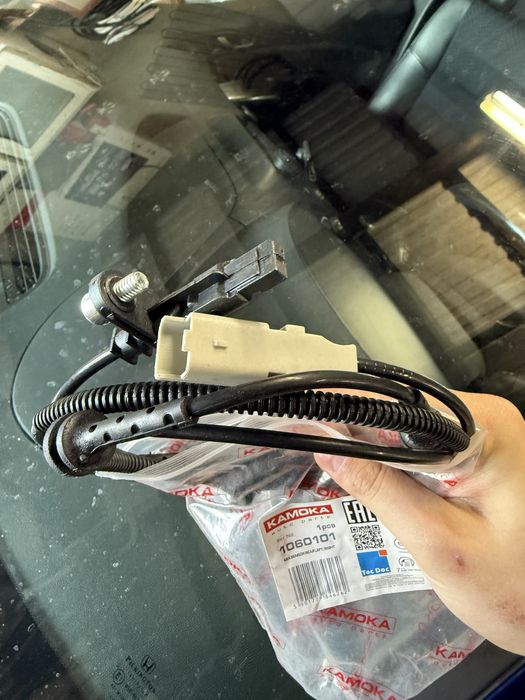 Czujnik ABS peugeot 407 oś tylna