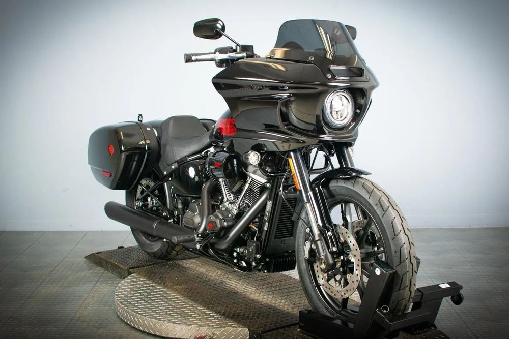 Harley-Davidson Softail Softail LOW RIDER ST 2025, salon PL, Vivid Black,