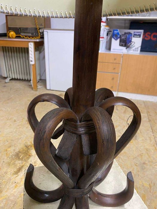 Lampa nocna rattanowa.