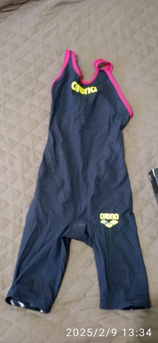 Продам гидрокостюм для плаванея