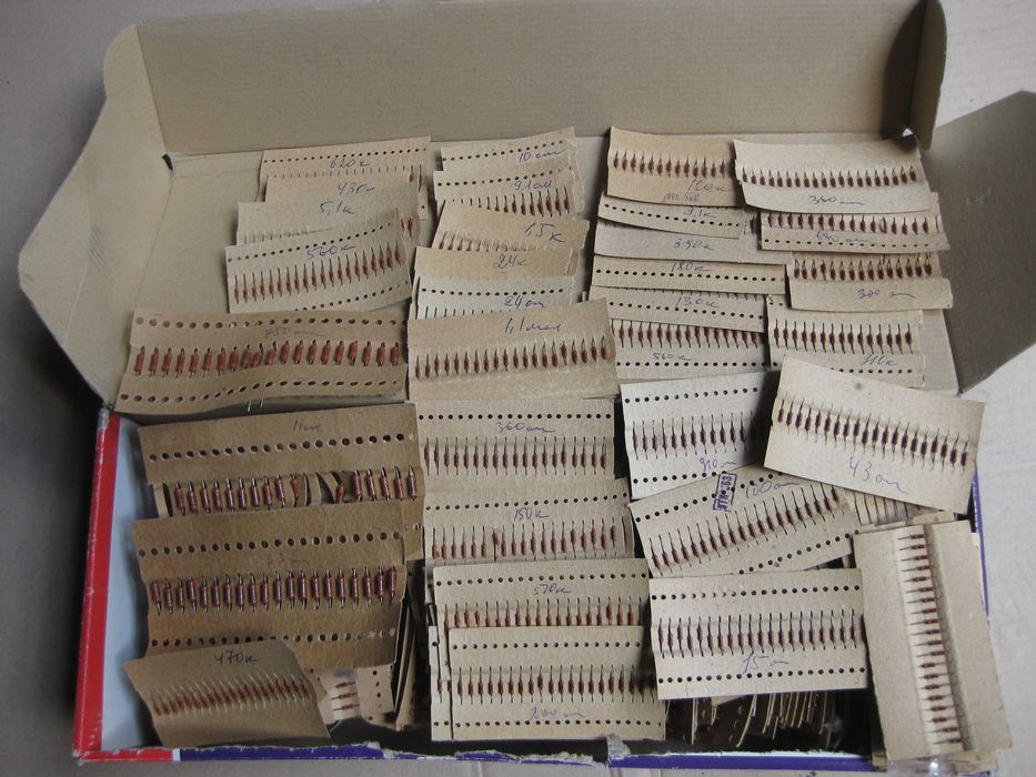 Резисторы МЛТ-0.125 ,0,5 новые 1400 шт. свыше 80 номиналов по 15-20 шт