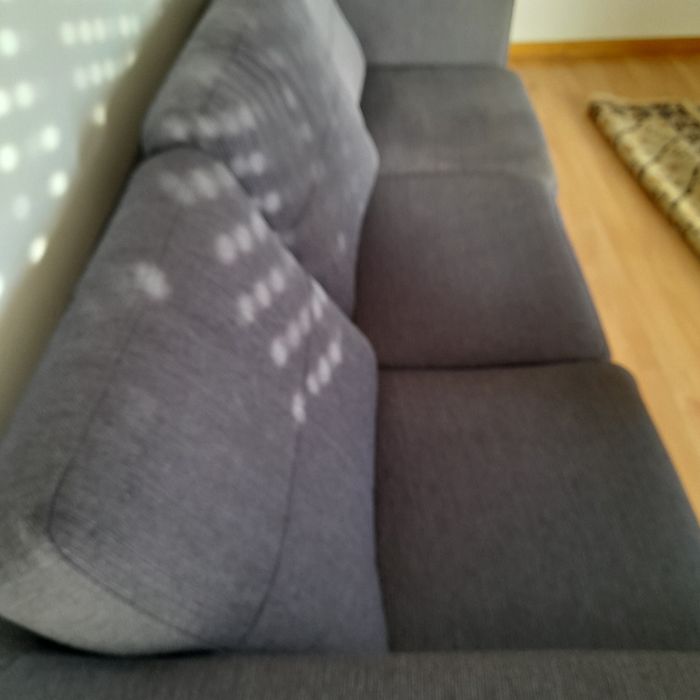 Sofá cinzento de 3 lugares