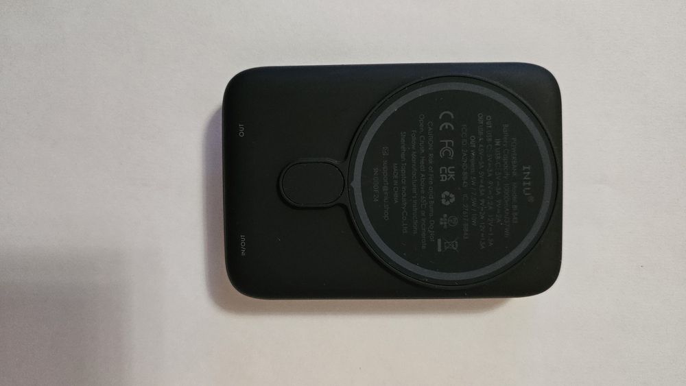 Повербанк з бездротовою зарядкою Powerbank INIU  залишилась 1 шт