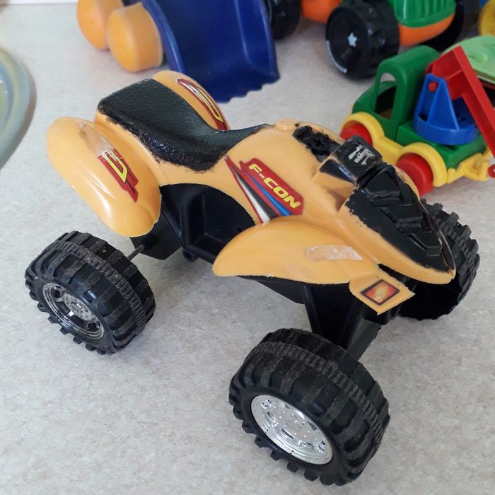 Игрушки машинки .