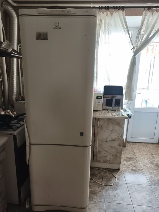 Холодильник  Indesit