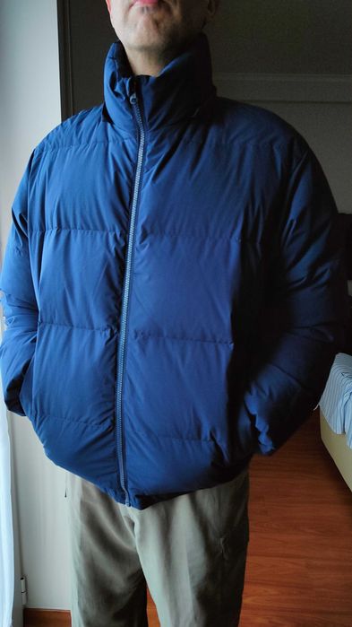 casaco de penas Benetton com capuz amovível