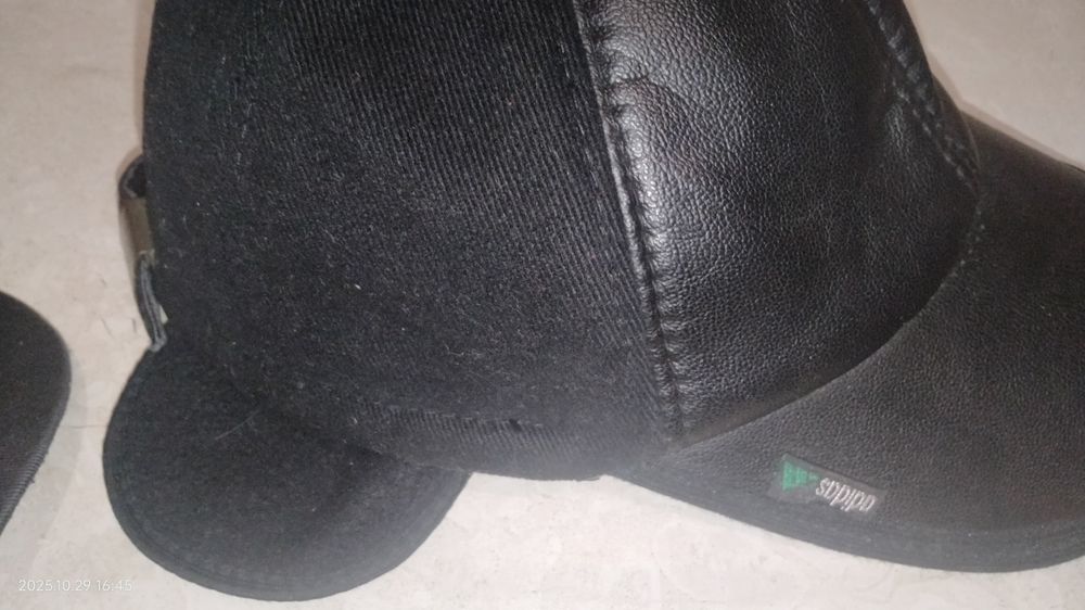 Кепки 2 мужские Adidas утепленная и тонкая.