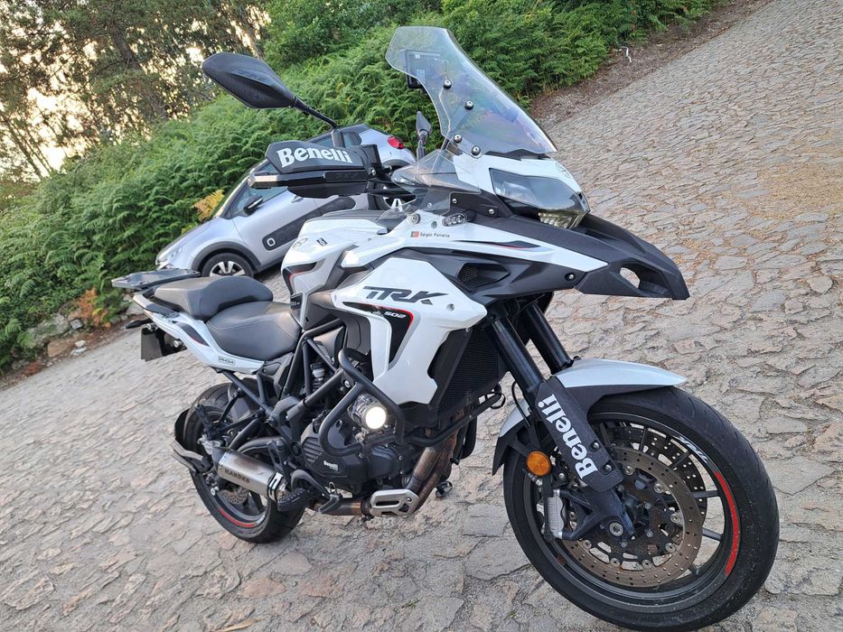 Vendo minha benelli trk 502 bom estado  revisões feitas mota em muito bom estado