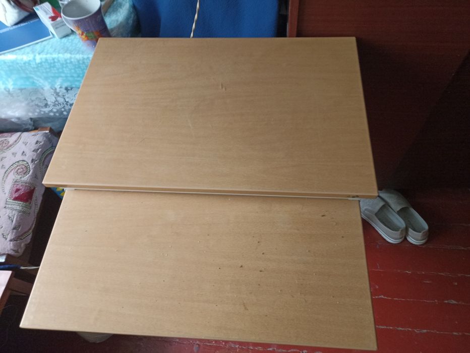 Стіл парта гарний