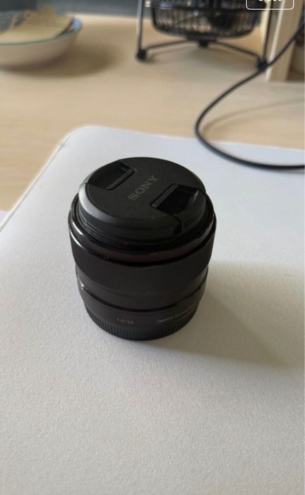 Sony SEL 35mm 1.8 APS-C