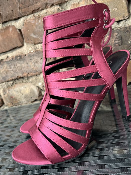 Sandały na obcasie boski kolor nowe 39 deichmann