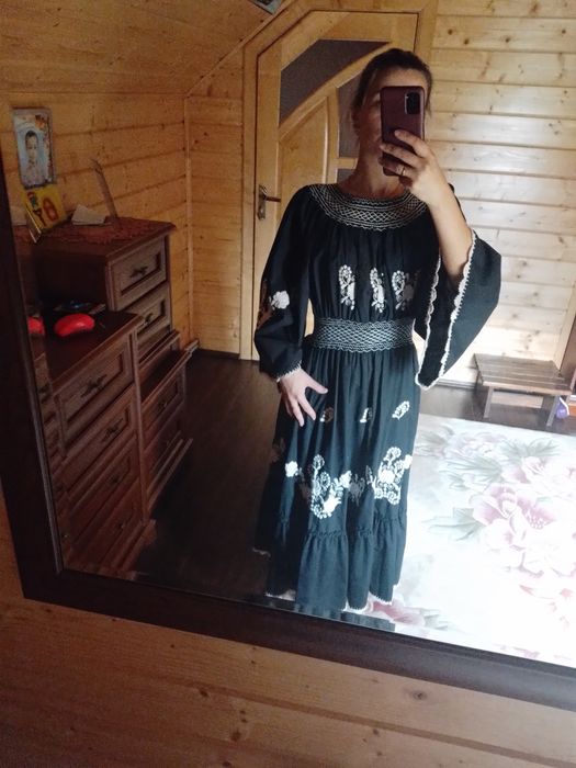 Шикарне вишите плаття