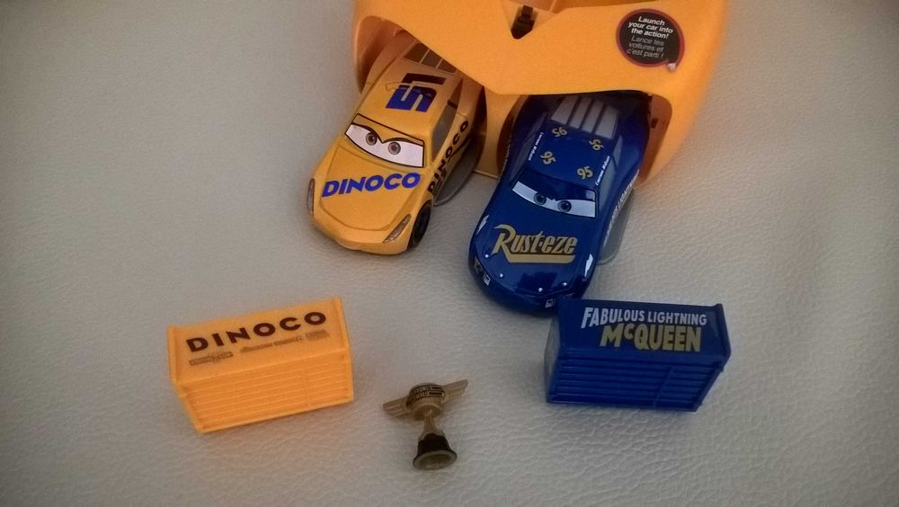 Set Lançador Carros Dinoco 51 Quadro Faísca McQueen Disney Novo
